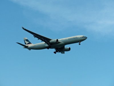 Cathay pacific 330 1.jpg