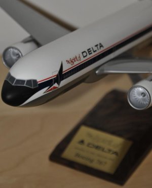 DELTA 767 010.jpg