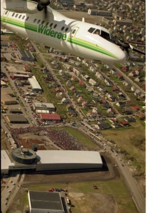 Dash 7 opens museum in 1994.jpg
