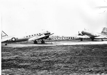 SAS_DC-3_OY-AIB_USAAF349109_1024.jpg