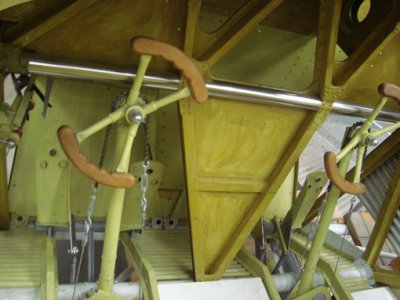 DessauF13-cockpit-handling.jpg