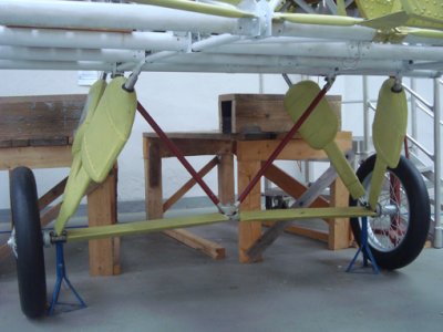 DessauF13-wheel_from_front.jpg