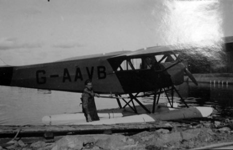 DH80_Puss_Moth_G-AAVB_in_Horten_23-8-1935_LR.jpg