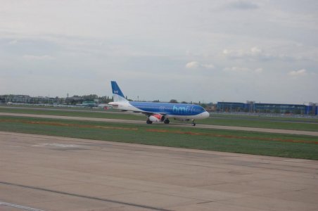 British Midland Airbus A320.jpg