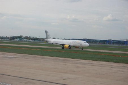 Vueling Airbus A320.jpg