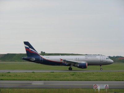 EKCH180611SU216.jpg