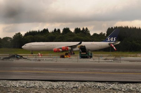 A340 SK984.jpg
