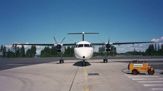 Q400-3.JPG