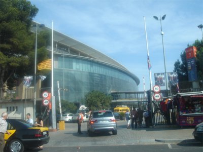 camp_nou_barcelona_imagelarge.jpg