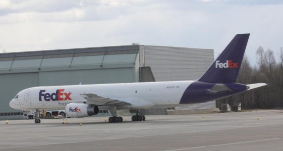 fedex757.jpg