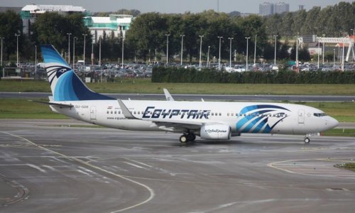 Egypt Air B738, SU-GDB (2).jpg