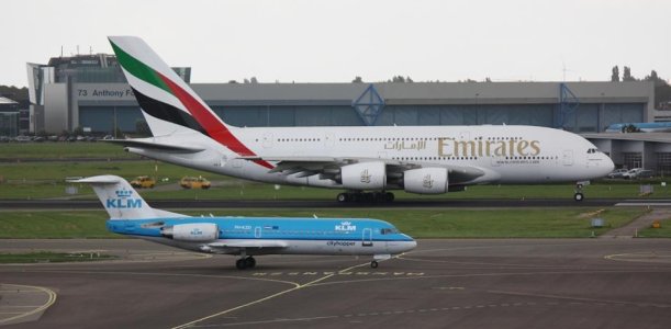 Emirates A380, A6-EDS (9).jpg
