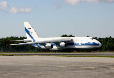 AN-124_RA-82046_b_03-08-2006_.jpg