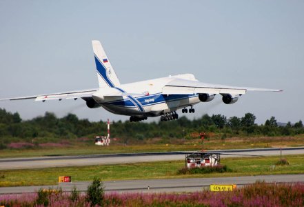 AN-124_RA-82046_d_03-08-2006_.jpg