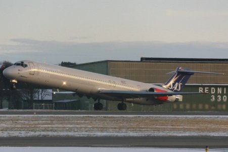 SAS MD-82 LN-RORed.jpg