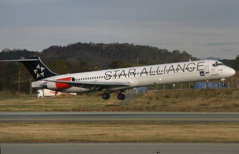 SAS MD-82 OY-KHE tiny.jpg