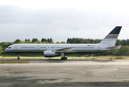 Hola_757-200_EC-ISY_.jpg