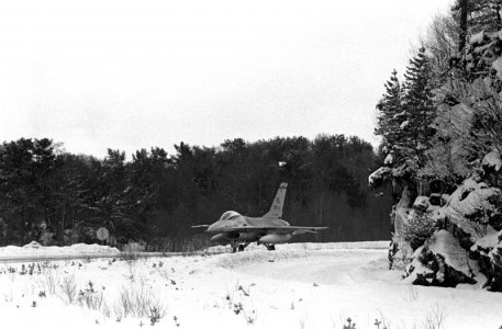 US_F-16_at_Flesland_2.jpg