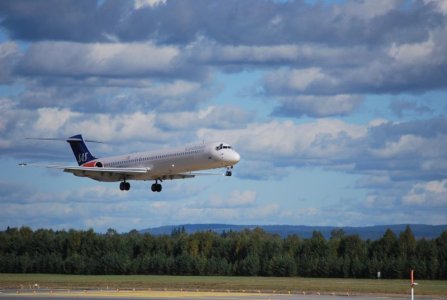 LN-RMR MD-81.jpg