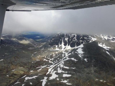 LN-FTE Lofoten lavt over Rondeslottet.jpg