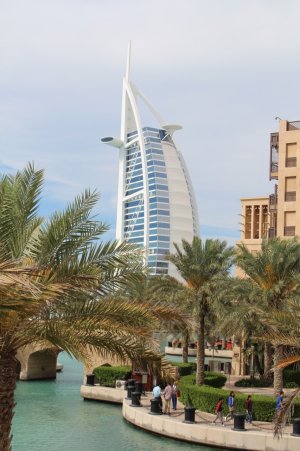 BurjAlArab:MadinatJumeirah.jpg