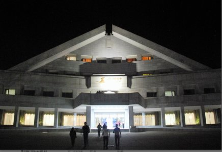 Guest house by night.jpg