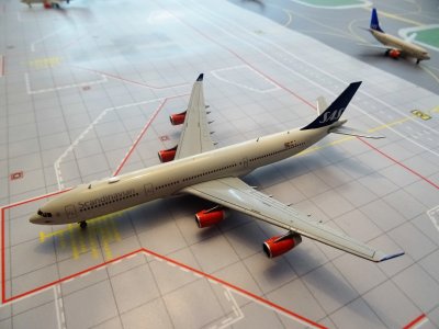 SAS AIRBUS 340-300.JPG