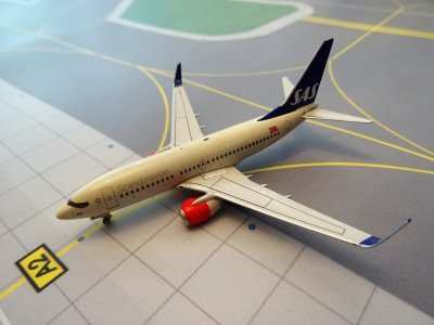 SAS BOEING 737-700.JPG