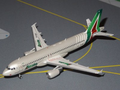 ALITALIA AIRBUS320.JPG