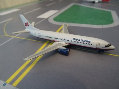 BRAATHENS BOEING 737-400.JPG
