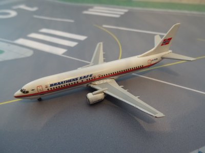 BRAATHENS SAFE BOEING 737-400.JPG