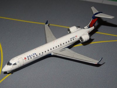 DELTA BOMBARDIER CRJ 700.JPG
