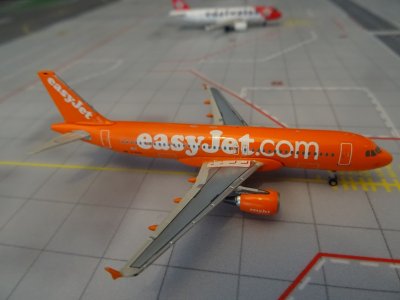 EASYJET AIRBUS 320.JPG