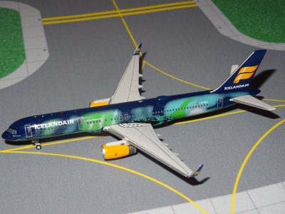ICELANDAIR BOEING 757-200.JPG