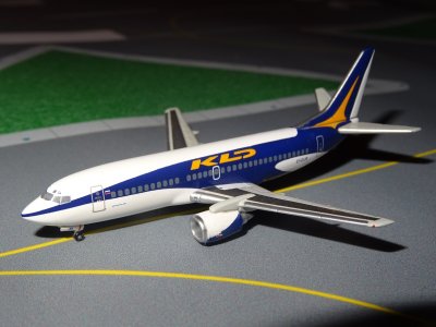 K D AVIA BOEING 737-500.JPG