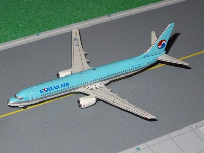 KOREAN AIR BOEING 737-900.JPG