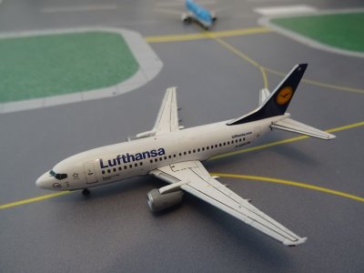 LUFTHANSA BOEING 737-300.JPG
