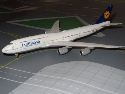 LUFTHANSA BOEING 747-800.JPG