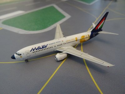 MALEV BOEING 737-800.JPG