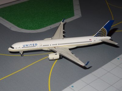 UNITED BOEING 757-200.JPG