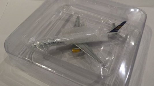 Icelandair_757-300_TH-FIX_b_.jpg
