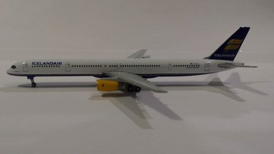Icelandair_757-300_TH-FIX_c_.jpg