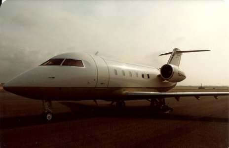 Canadair Challenger CL600 N215RL.jpg