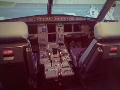 SE-RKA COCKPIT.jpg