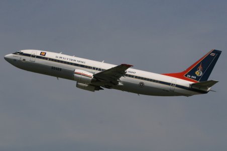Thai Airforce B737-800 99-999edliten.jpg