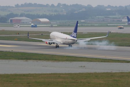 sas b737-700 ln-rrb 840.jpg