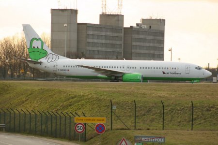 air horizons b737-800 f-grnd.jpg