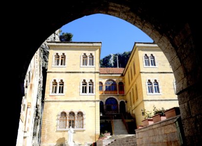 Libanon 6 kloster+bue.jpg