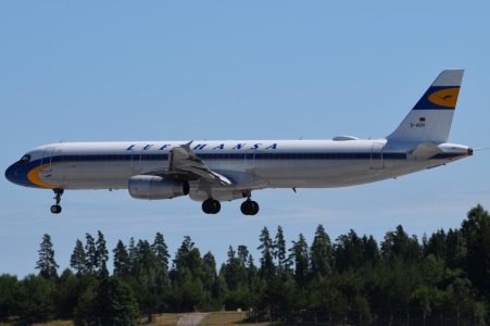 LH A321.jpg