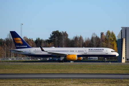 B757, TF-LLX.jpg